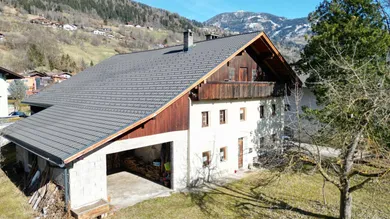 Bauernhaus mit Garage