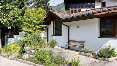 Außenaufnahme mit Terrasse