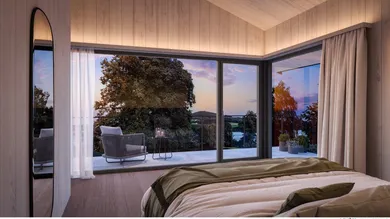 Schlafzimmer mit Seeblick bei Nacht