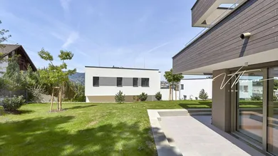 Terrasse mit Eigengarten