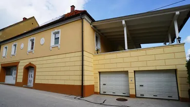Einfahrt Garagen