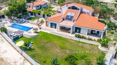 5156-30-001-5156-30-Trogir-Property-with-panoramic-sea-view-for-sale