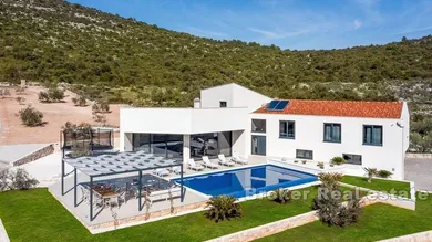 2022-363-001-2022-363-near-trogir-luxury-villa-with-pool-for-sale