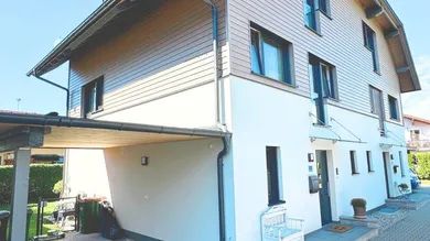 Doppelhaushälfte und Carport
