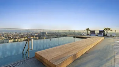 Sky Pool mit Ausblick