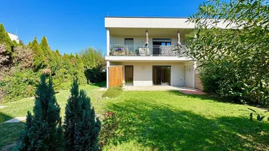 Traumhafter Garten mit Terrasse