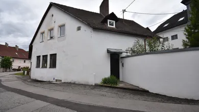 Vorder-/Straßenseite