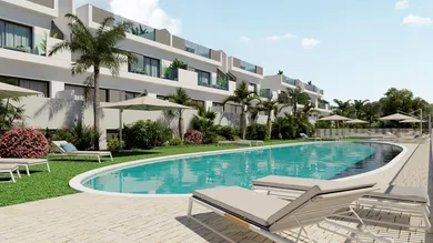 NatureViews-Outside-Pool-1