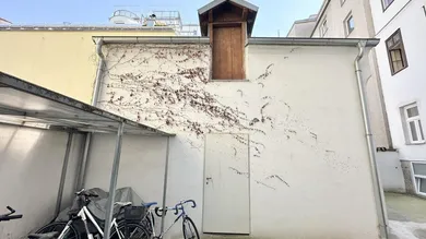 Fassade des Lagergebäudes