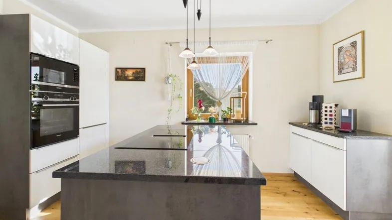 Panoramawohnen in Bestlage – freier Blick auf die Sternbergkirche, sonnig &amp; ruhig