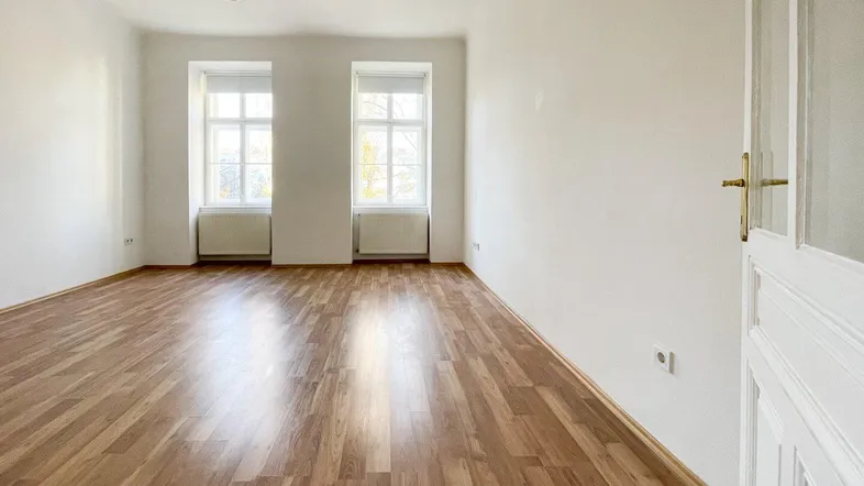 Hofseitige GARCONNIERE im 2. Stock – modernisiert, direkt an der U3