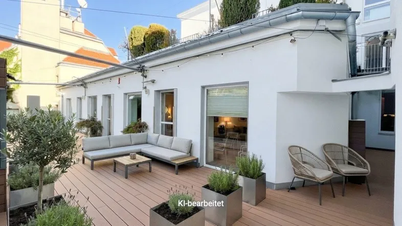 Geräumige Terrasse mit modernen Outdoor-Möbeln, Pflanzen in stilvollen Pflanzkübeln und Zugang zum Gebäude.
