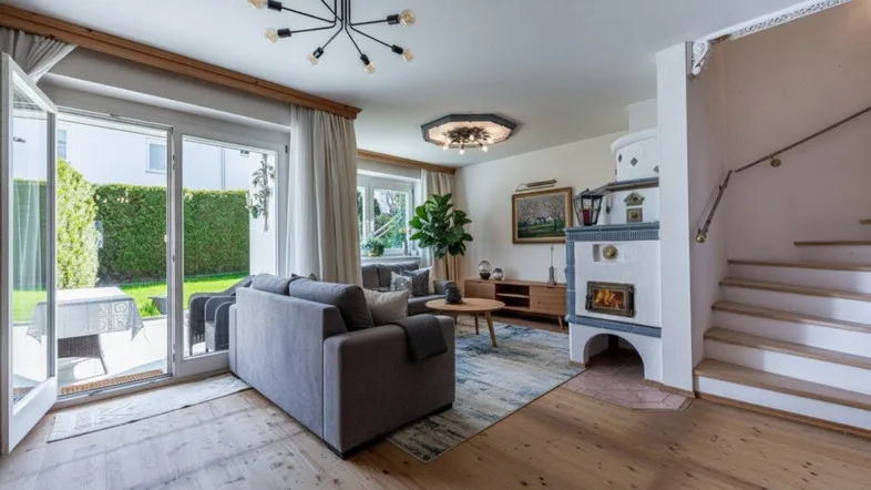 Wohnzimmer mit Kamin