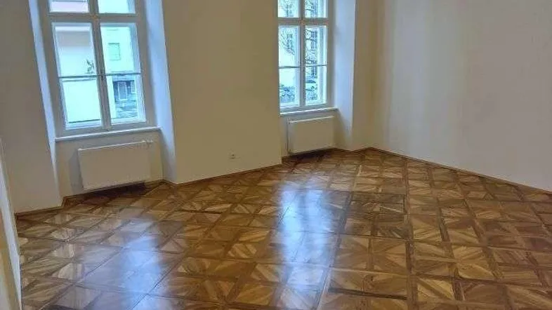 großes und helles Wohn- Esszimmer (nicht getr. begehbar)