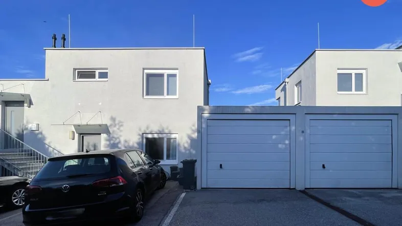 Außenansicht / Garage