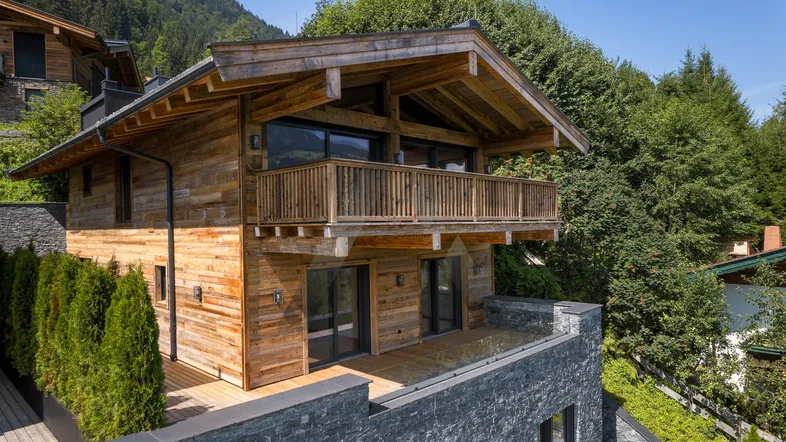 Neubau: Altholz-Chalets in Aussichtslage in Kitzbühel