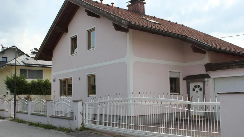 Von Privat: Einfamilienhaus mit 4 Garagenplätzen und Gartenhaus am Naturidyll Salzachsee in Salzburg-Liefering