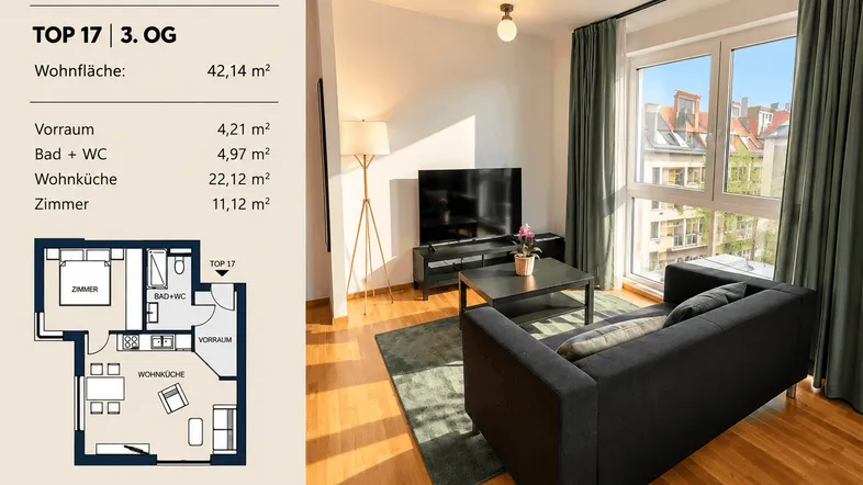 Helles Wohnzimmer mit Parkettboden, moderner Einrichtung und Blick auf die Stadt.