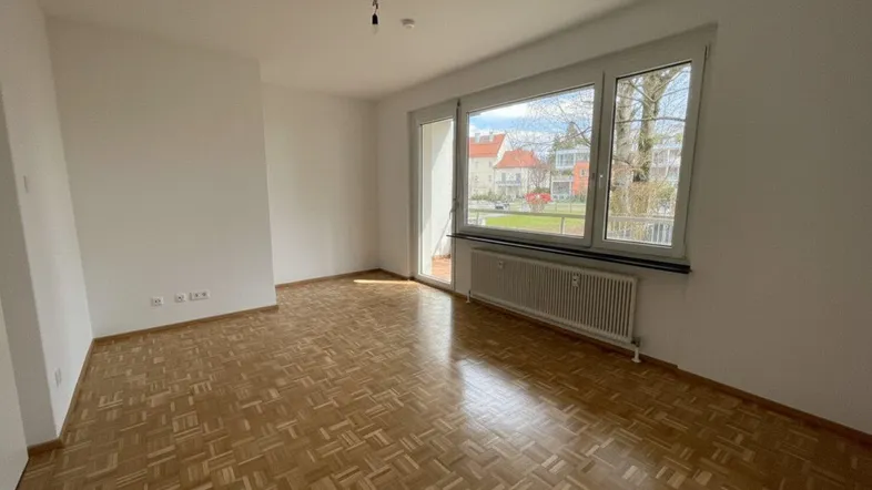 Wohnzimmer mit Zugang Loggia