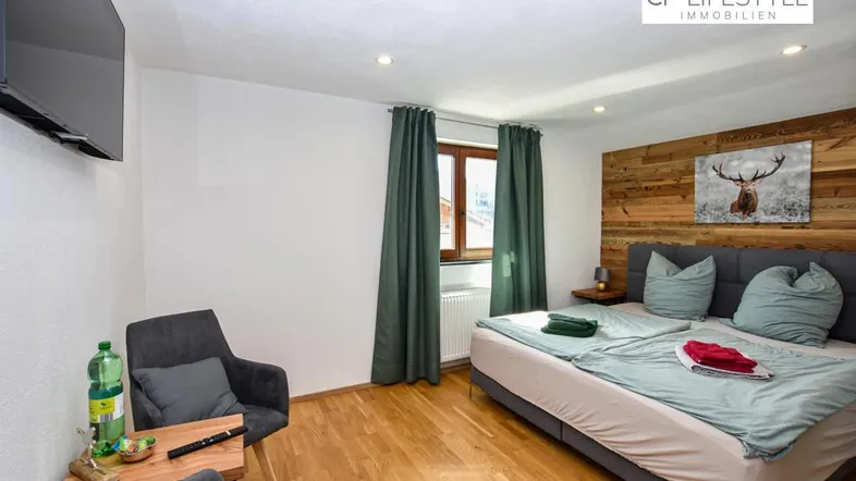 Attraktive Wohnung zur Kurzfristvermietung &amp; Mitarbeiterwohnen mit 4 Schlafzimmer mit Bad en suite