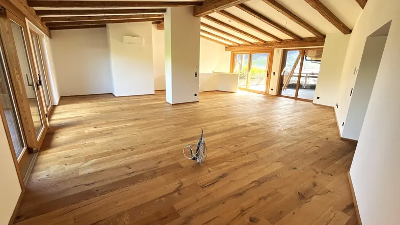 Neue luxuriöse Maisonett-Wohnungen in Ortsrandlage von Söll