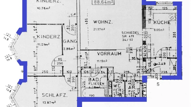 Grundriss einer Wohnung mit mehreren Zimmern, Bad, WC und Küche, Gesamtfläche 88.64m².