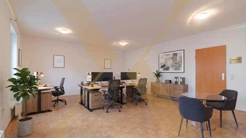 Geräumiges Büro mit mehreren Arbeitsplätzen, Holzparkettboden und moderner Einrichtung.