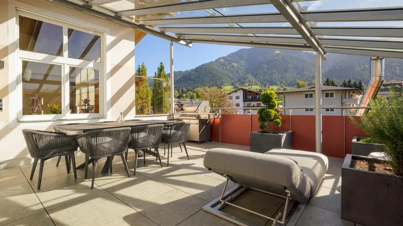 Wohn-&amp; Geschäftshaus mit Pool in ruhiger Panoramalage