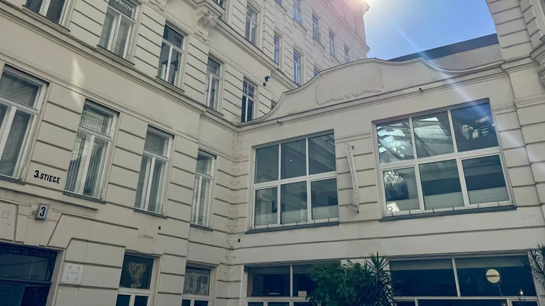 1070 Wien, Neubaugasse 64-66 außen quer