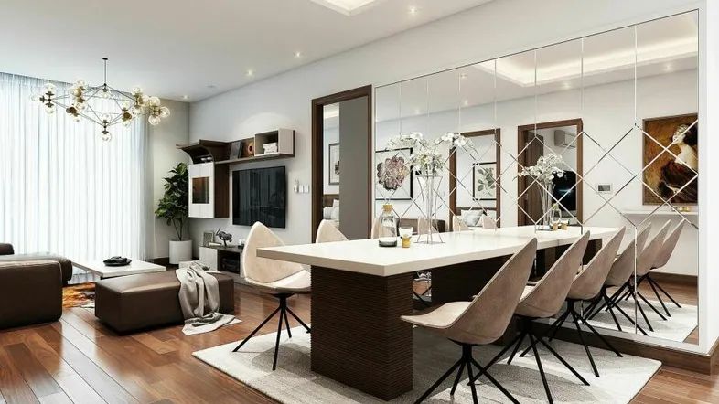 Moderner offener Wohn- und Essbereich mit Holzboden, Spiegelfront und indirekter Beleuchtung.