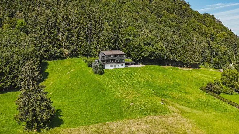 Architektenhaus mit See- und Bergblick - samt eigenem Badeplatz