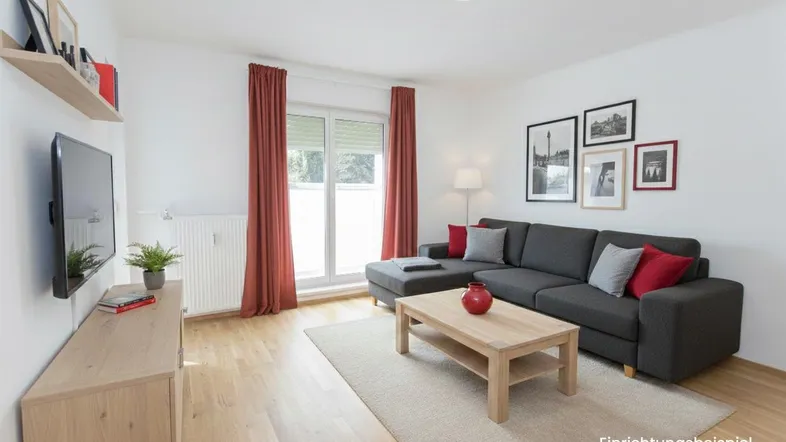 Helles Wohnzimmer mit modernem Sofa, Holzboden und Zugang zu einem Balkon oder einer Loggia.