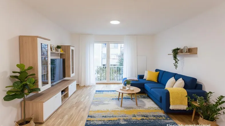 Helles Wohnzimmer mit modernem Sofa, Holzboden und Zugang zu einem Balkon, als Einrichtungsbeispiel dargestellt.