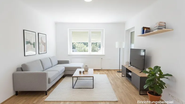 Helles Wohnzimmer mit modernem Sofa, Holzboden und Blick ins Grüne.