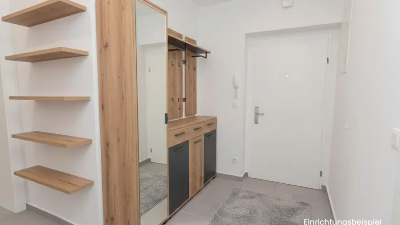 Heller Eingangsbereich mit modernem Garderobenschrank und Ablageflächen, ideal für den Empfang.