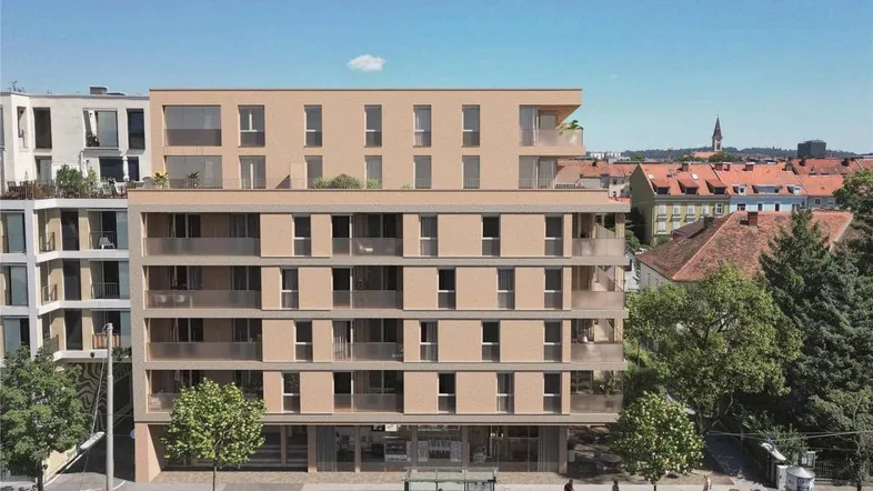 Moderne Fassade eines Neubaus mit großen Fenstern und Balkonen, eingebettet in eine städtische Umgebung.