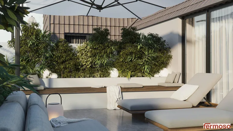 Geräumige Dachterrasse mit bequemen Liegestühlen, Sonnenschirm und üppiger Bepflanzung für entspannte Stunden im Freien.