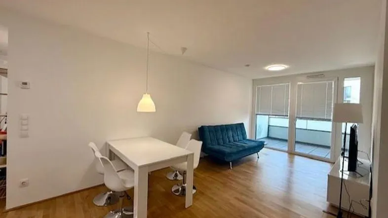 Geräumiges Wohnzimmer
