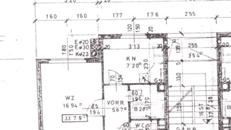 Detaillierter Grundrissplan mit Raumaufteilung, Maßen und Kennzeichnungen für eine Wohnung.