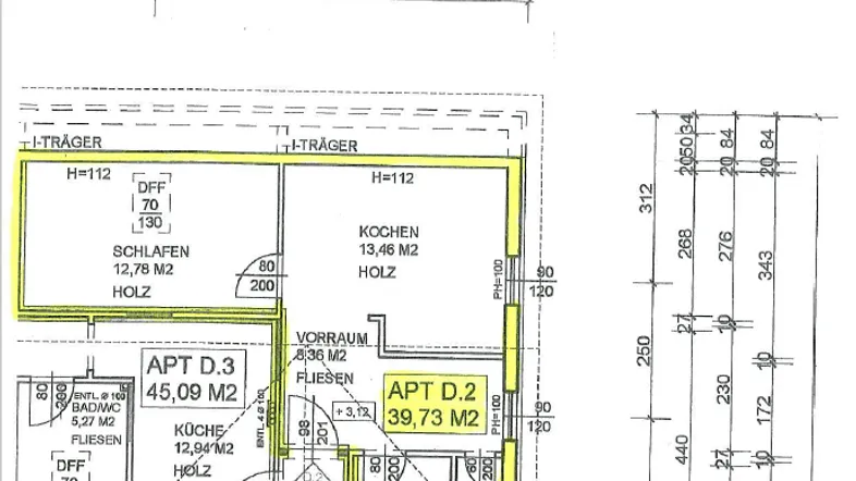 Grundrissplan einer Wohnung mit mehreren Räumen, Flächenangaben und verschiedenen Bodenbelägen.
