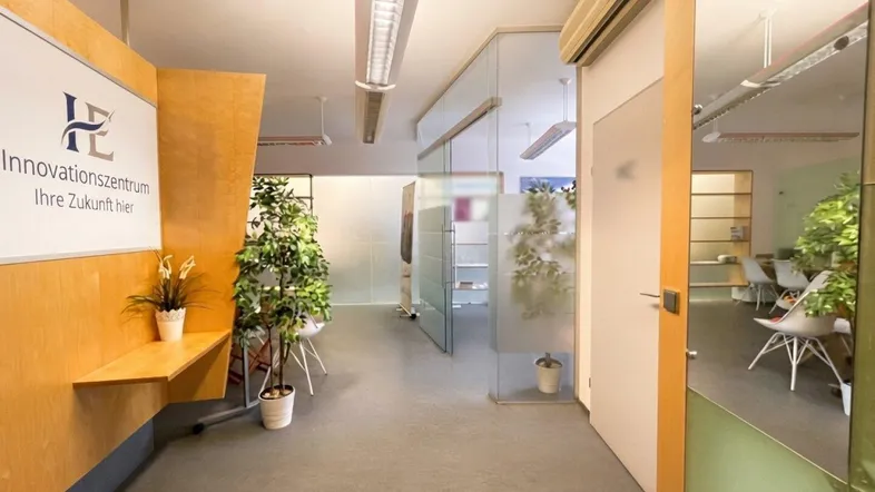 Transparente Büroarchitektur