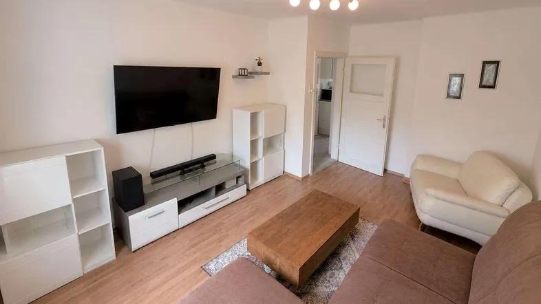 Wohnzimmer (Mit KI aufgeräumt)