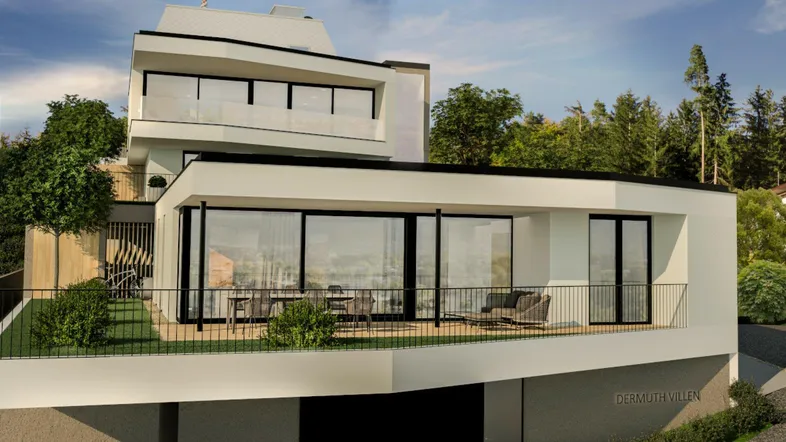 Moderne Architektur mit mehreren Terrassen und Sitzbereichen, umgeben von viel Grün.