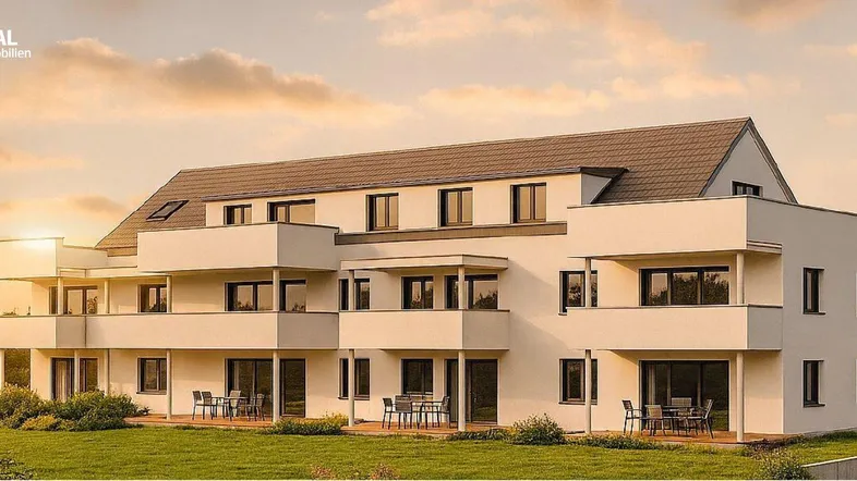 Modernes Mehrfamilienhaus mit Balkonen und Terrassen bei Sonnenuntergang, umgeben von Grünflächen.