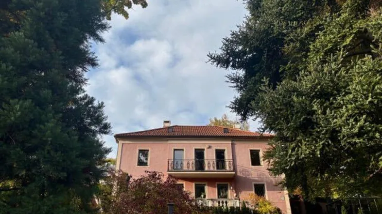 HINTERBRÜHL - RARITÄT ! SCHÖNE VILLA MIT PRACHTVOLLEM ALTBAUMBESTAND IN TOP ZUSTAND ZUM VERKAUF