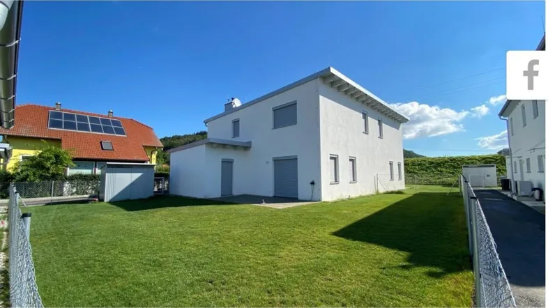 Außenansicht mit großer Garten