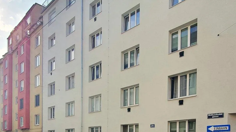 Die Wohnung ist auf die Humboldtgasse ausgerichtet!