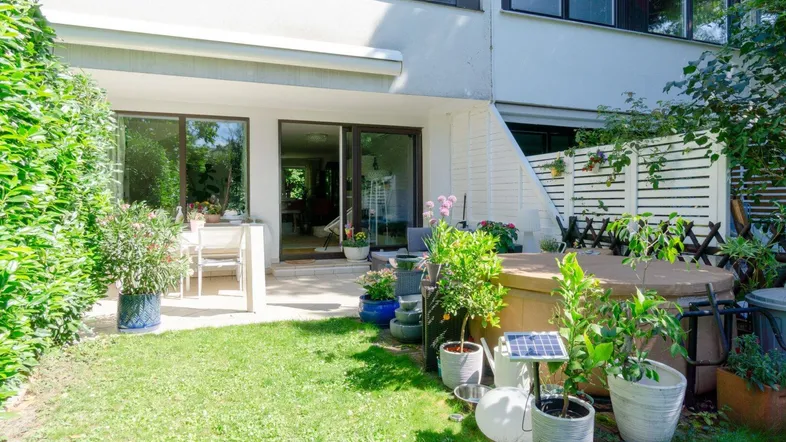 Terrasse mit elektr. Markise