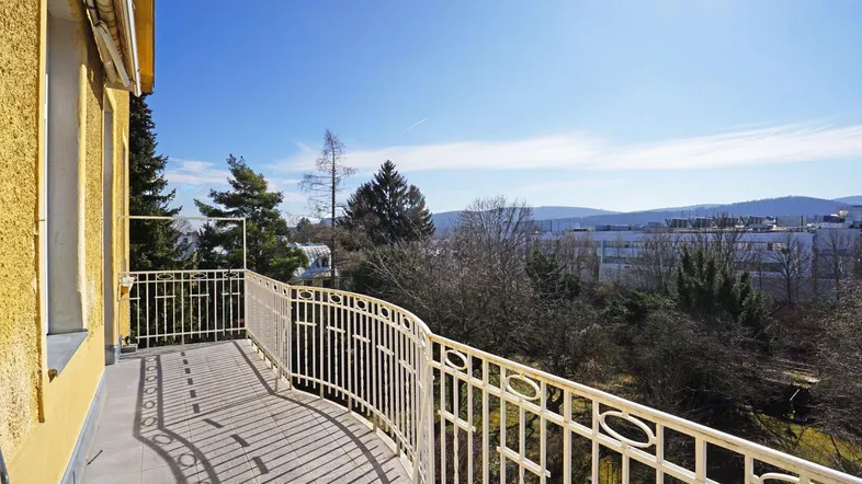 Südbalkon und Aussicht