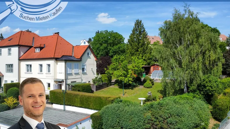 Luftaufnahme eines Hauses mit gepflegtem Garten und üppiger Vegetation in ländlicher Umgebung.
